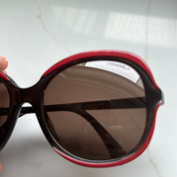 CHANEL sunglasses and leather case - Picture 9 of 9